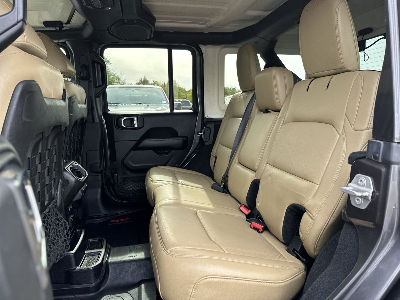 Used 2018 Jeep Wrangler Unlimited Rubicon w/ Dual Top Group AWD/4WD image 25