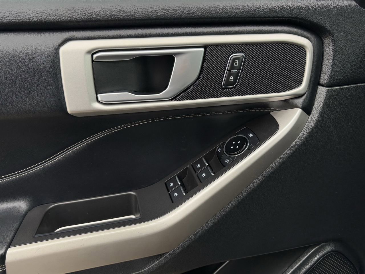 Certified 2023 Ford Explorer XLT image 24