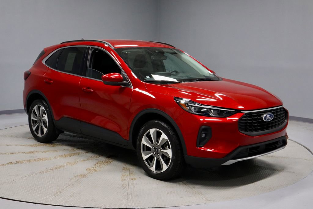 Certified 2025 Ford Escape Platinum w/ Class II Trailer Tow Package AWD/4WD image 1