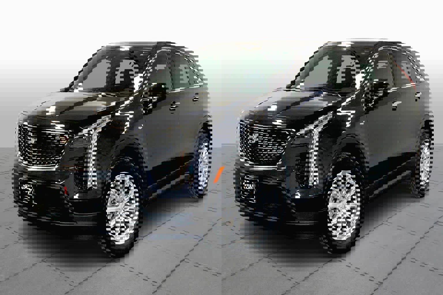 Used 2023 Cadillac XT4 Luxury w/ Cold Weather Package image 6