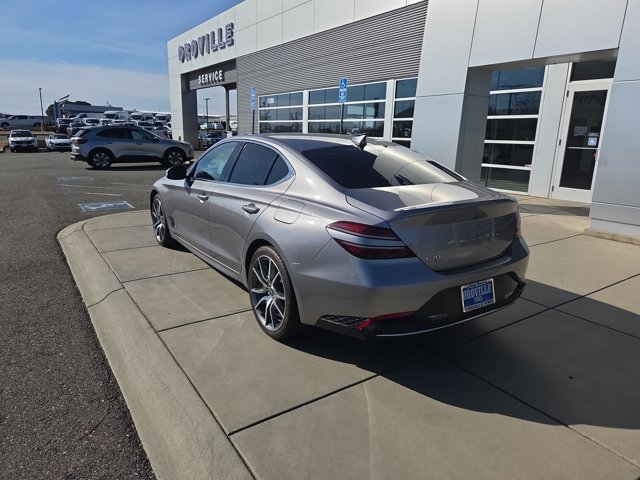 Used 2023 Genesis G70 2.0T image 3