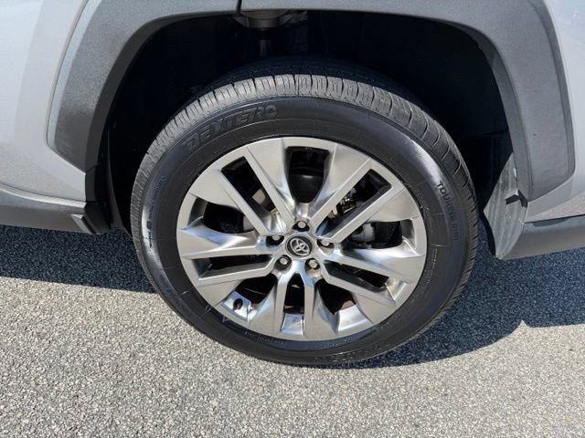 Used 2020 Toyota RAV4 XLE Premium FWD image 9