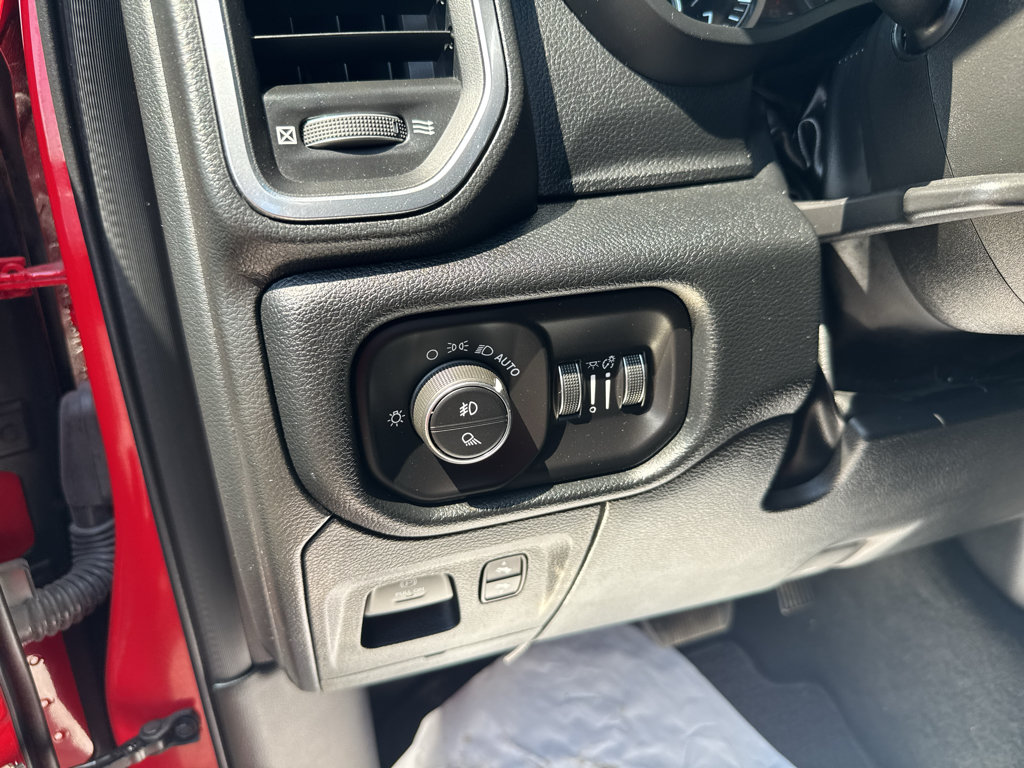 Used 2022 RAM 1500 Laramie AWD/4WD image 11