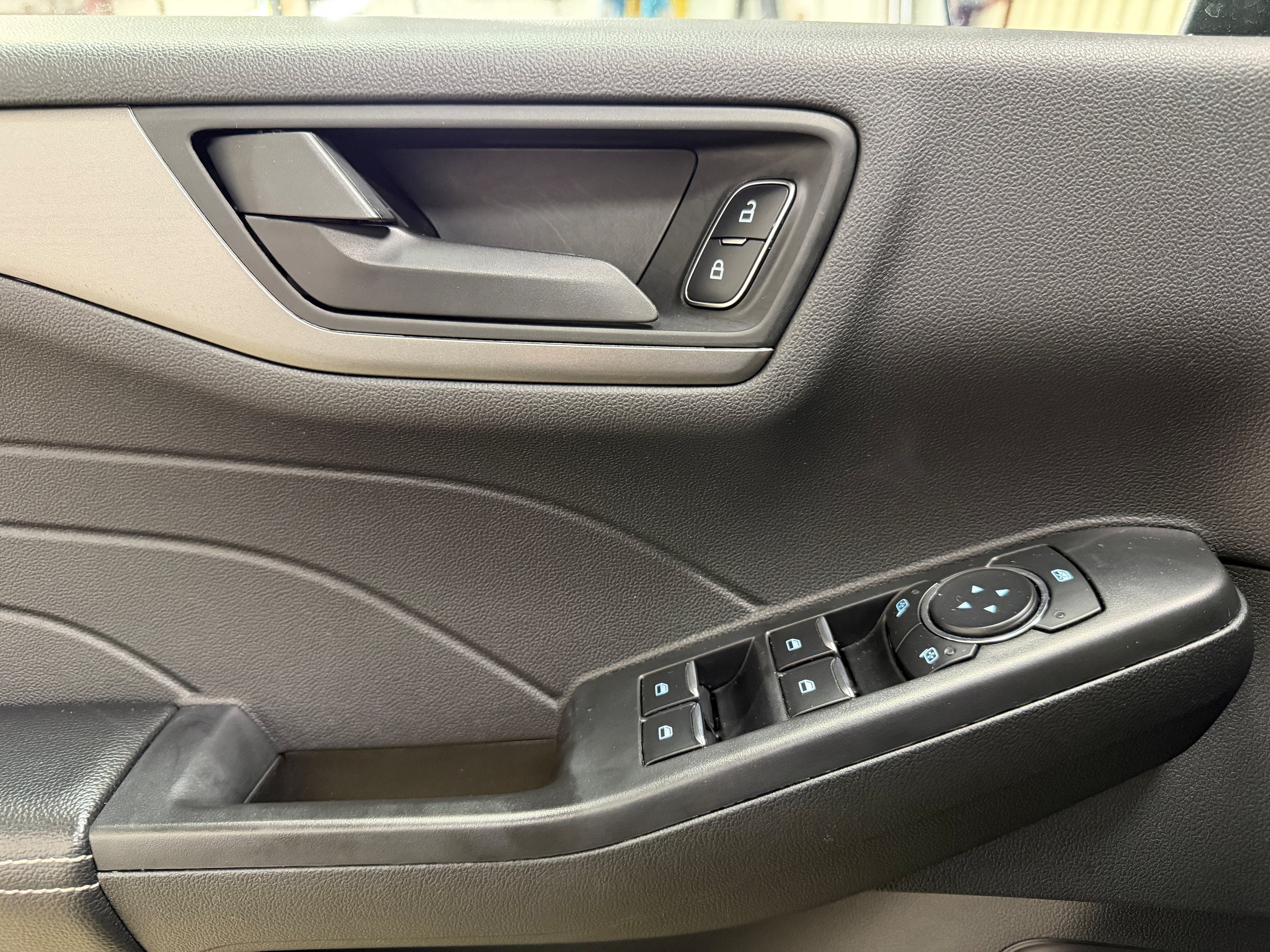 Certified 2025 Ford Escape Active AWD/4WD image 14