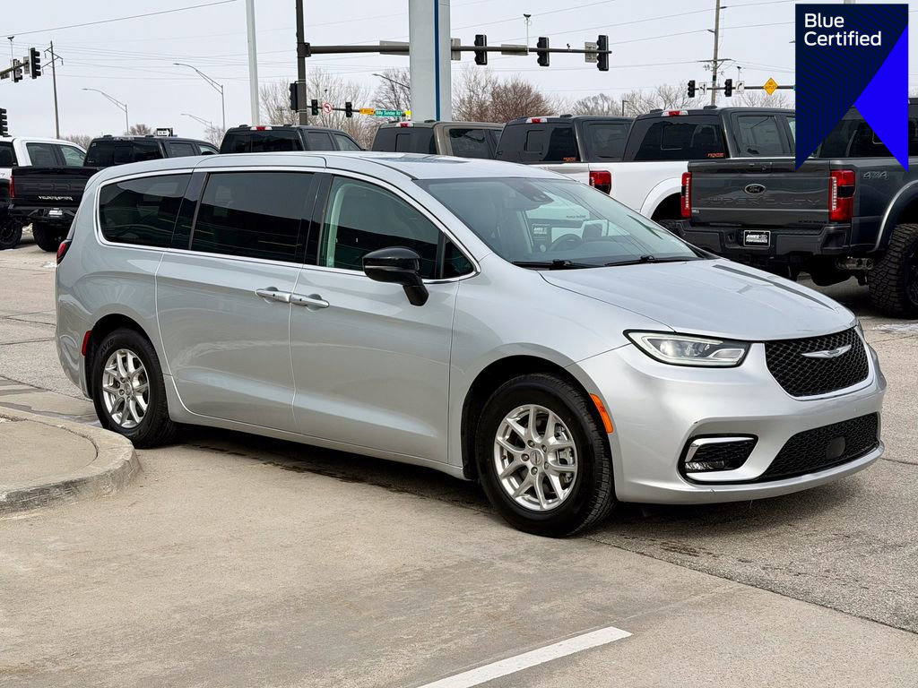 Used 2024 Chrysler Pacifica Touring-L