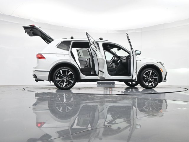 Used 2023 Volkswagen Tiguan SEL R-Line AWD/4WD image 48