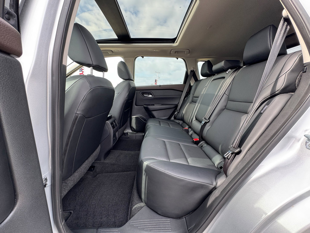 Used 2023 Nissan Rogue SV w/ SV Premium B Package AWD/4WD image 25