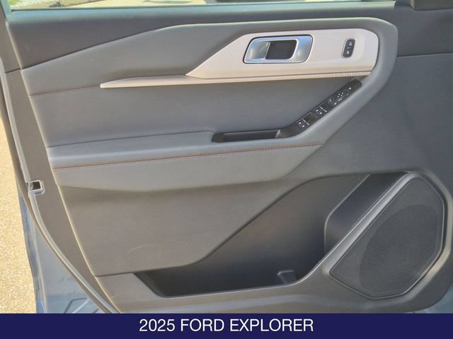 Certified 2025 Ford Explorer Active AWD/4WD image 11