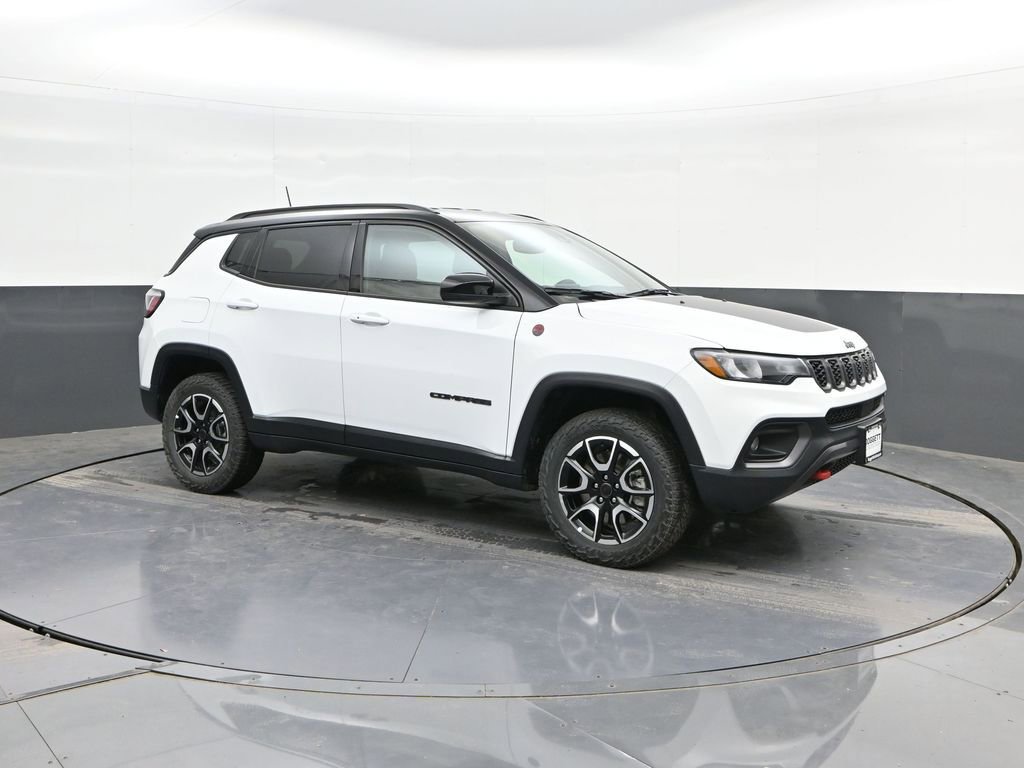 Used 2025 Jeep Compass Trailhawk AWD/4WD image 17