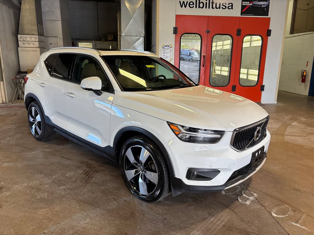 Used 2020 Volvo XC40 T5 Momentum w/ Protection Package AWD/4WD image 3