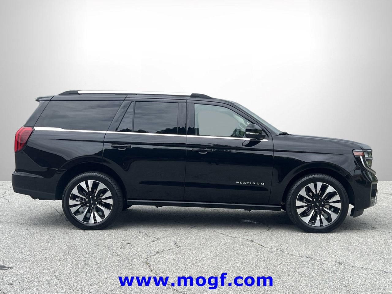 Certified 2025 Ford Expedition Platinum w/ Driver's Package AWD/4WD image 30