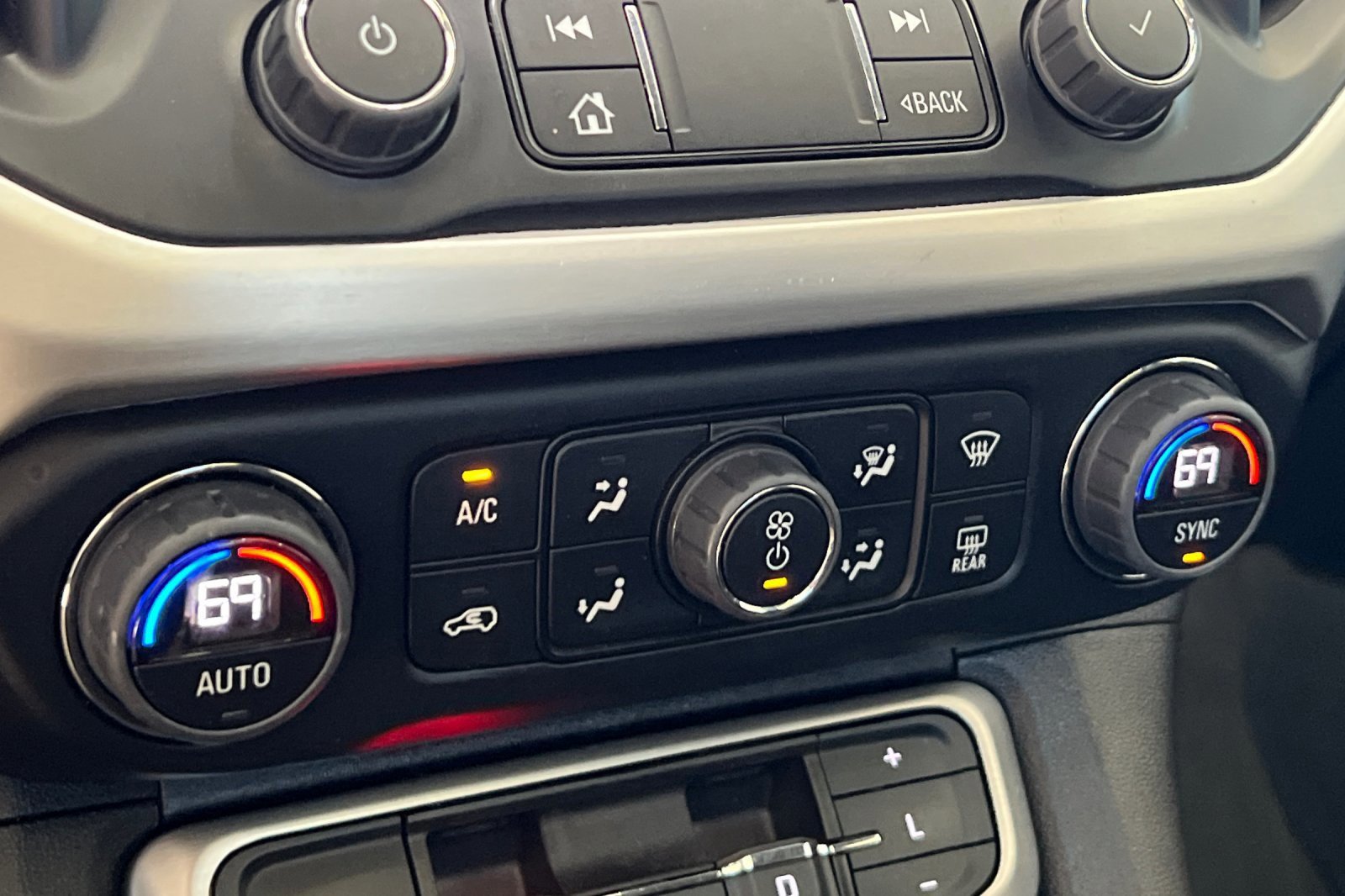 Used 2023 GMC Acadia SLE w/ Driver Convenience Package image 23