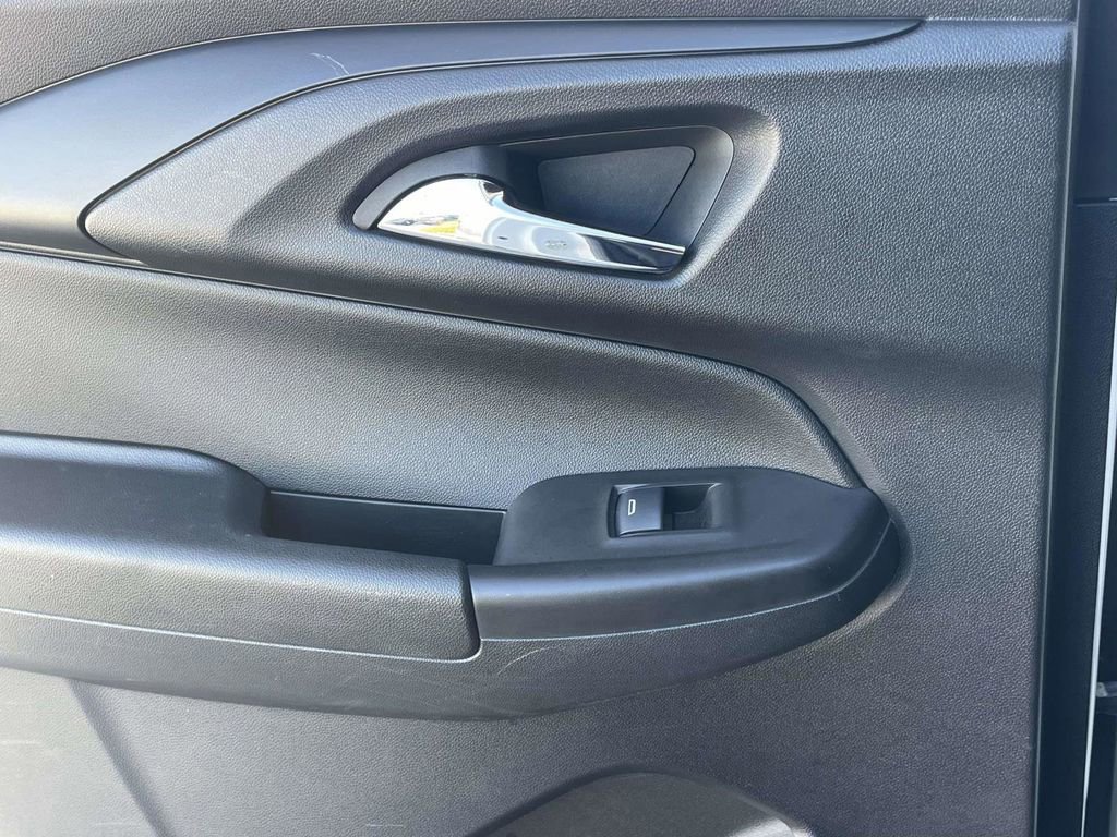 Used 2023 Chevrolet TrailBlazer RS w/ Convenience Package image 13