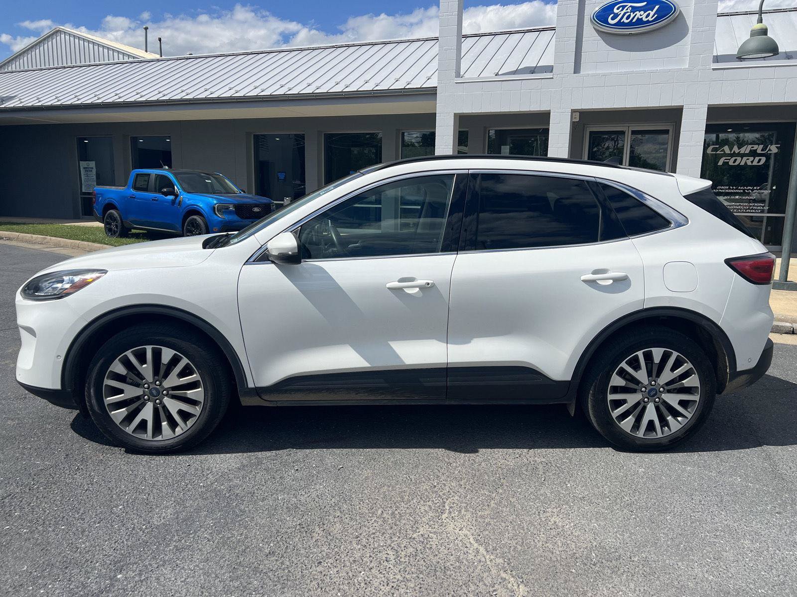 Certified 2020 Ford Escape Titanium w/ Titanium Premium Package 2.0 AWD/4WD image 2