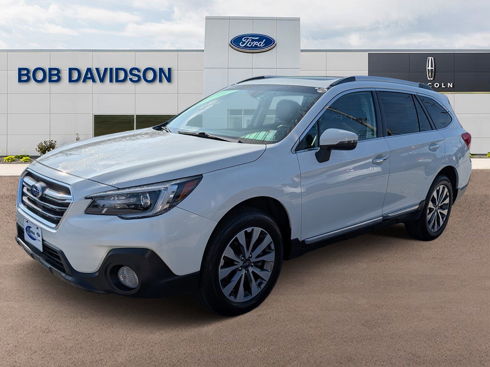 Used 2018 Subaru Outback 2.5i Touring image 1