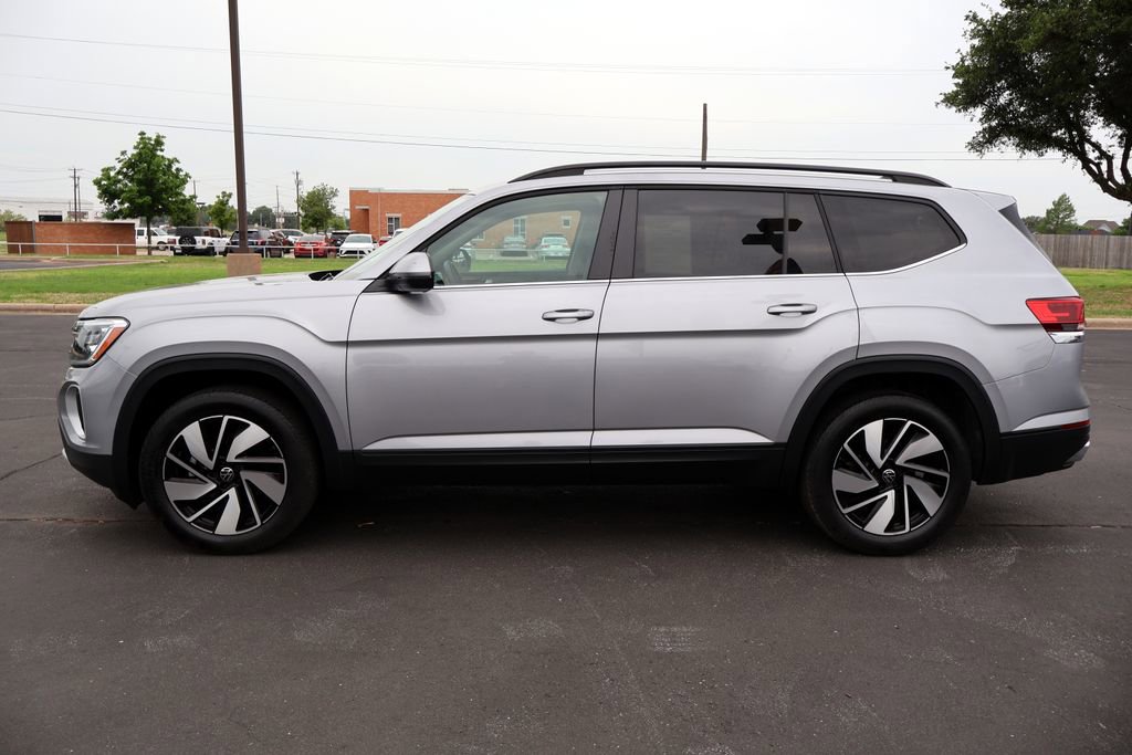 Used 2025 Volkswagen Atlas SE FWD image 2