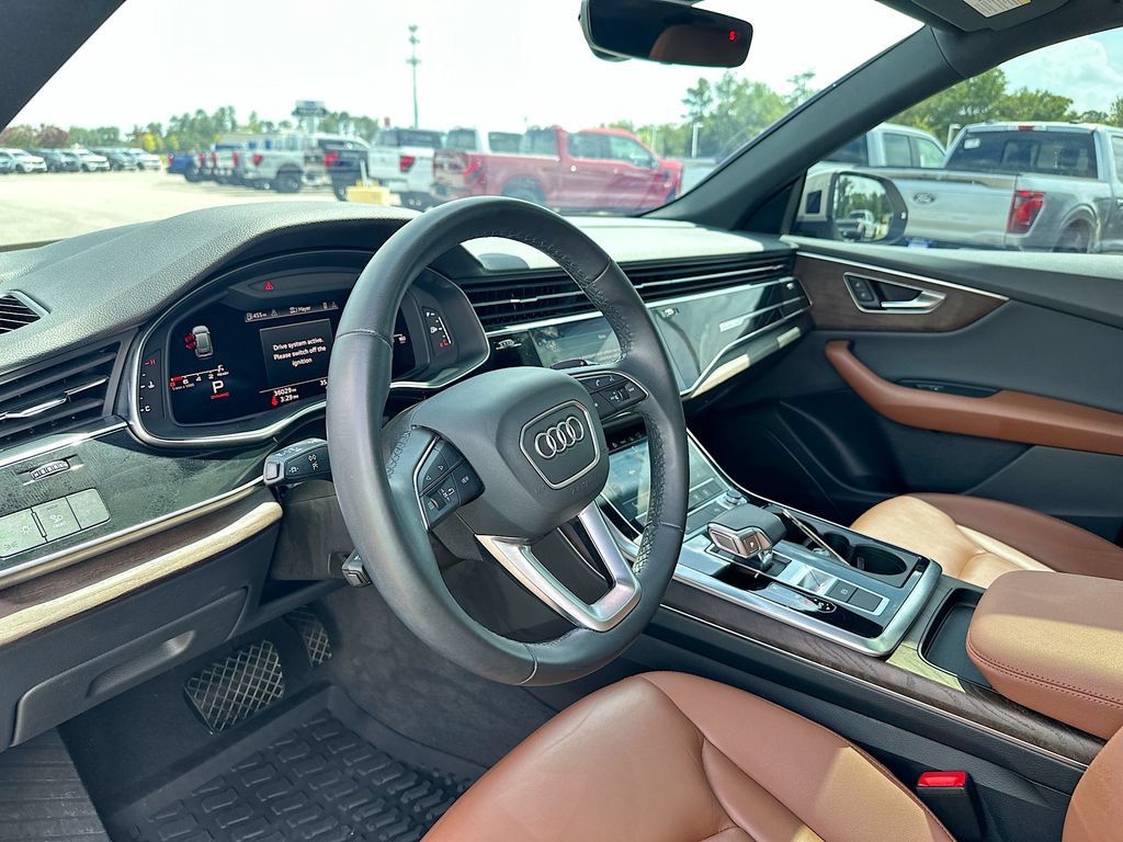 Used 2022 Audi Q8 Premium w/ Convenience Package AWD/4WD image 10