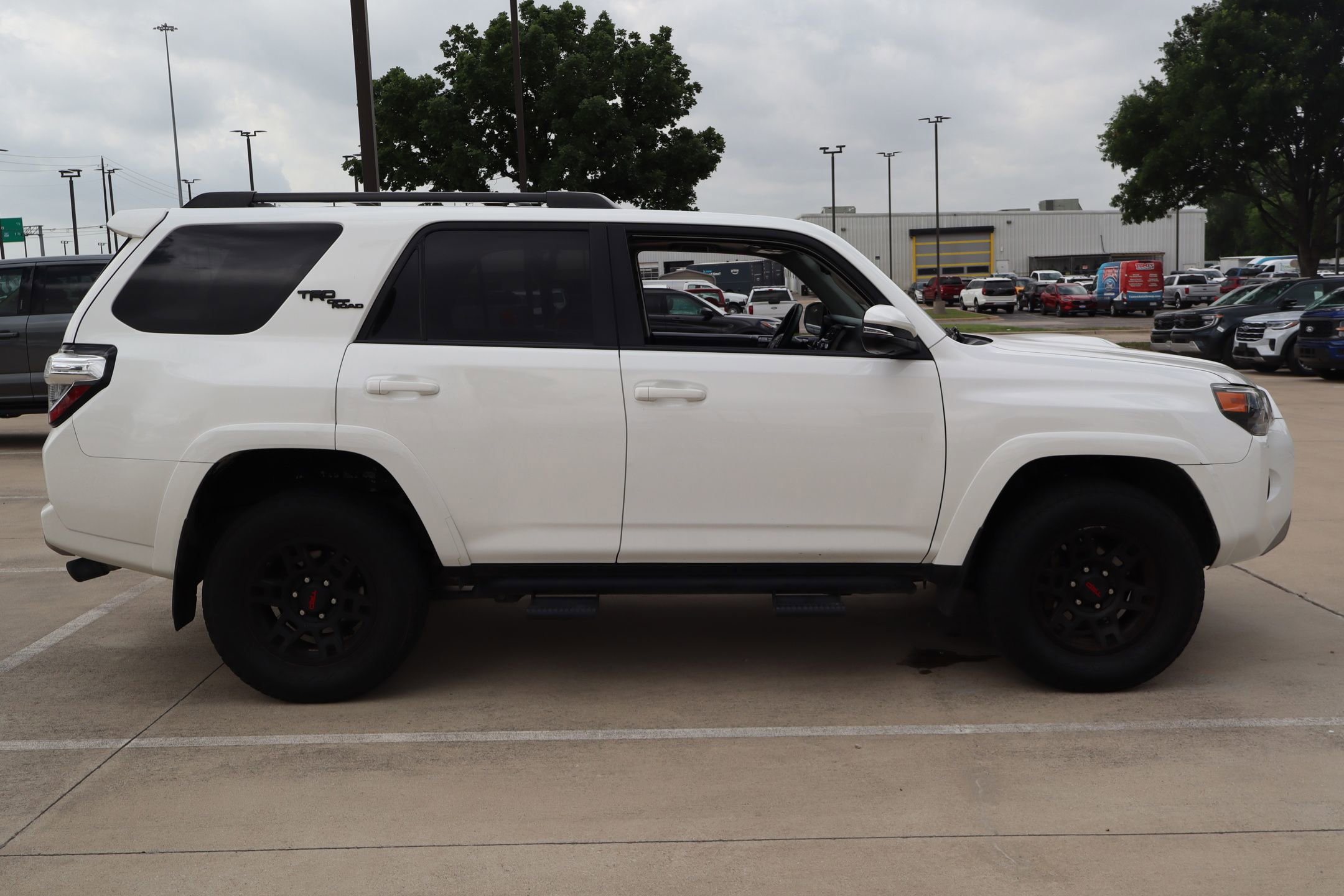 Used 2019 Toyota 4Runner TRD Off-Road Premium AWD/4WD image 2