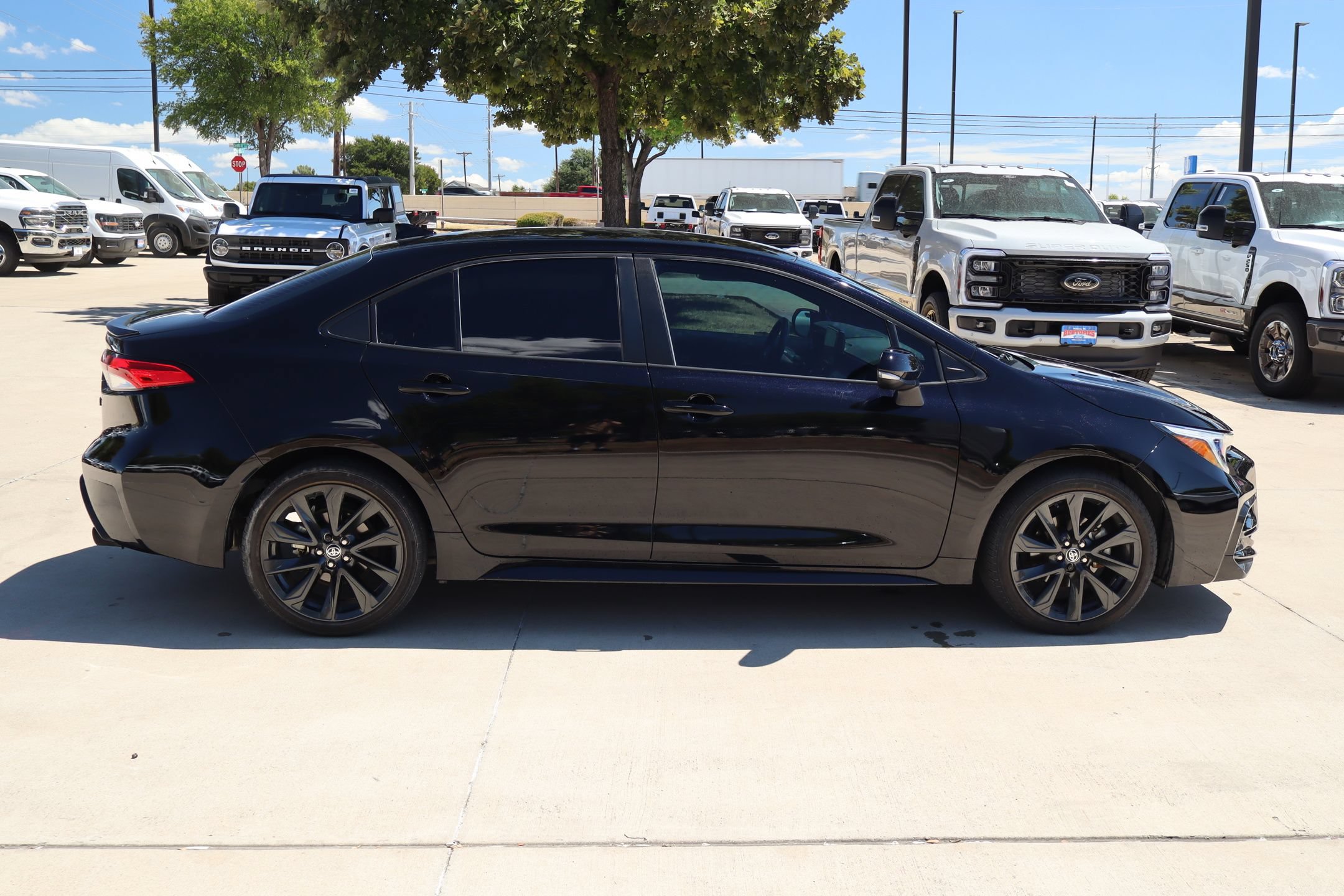 Used 2024 Toyota Corolla SE FWD image 2