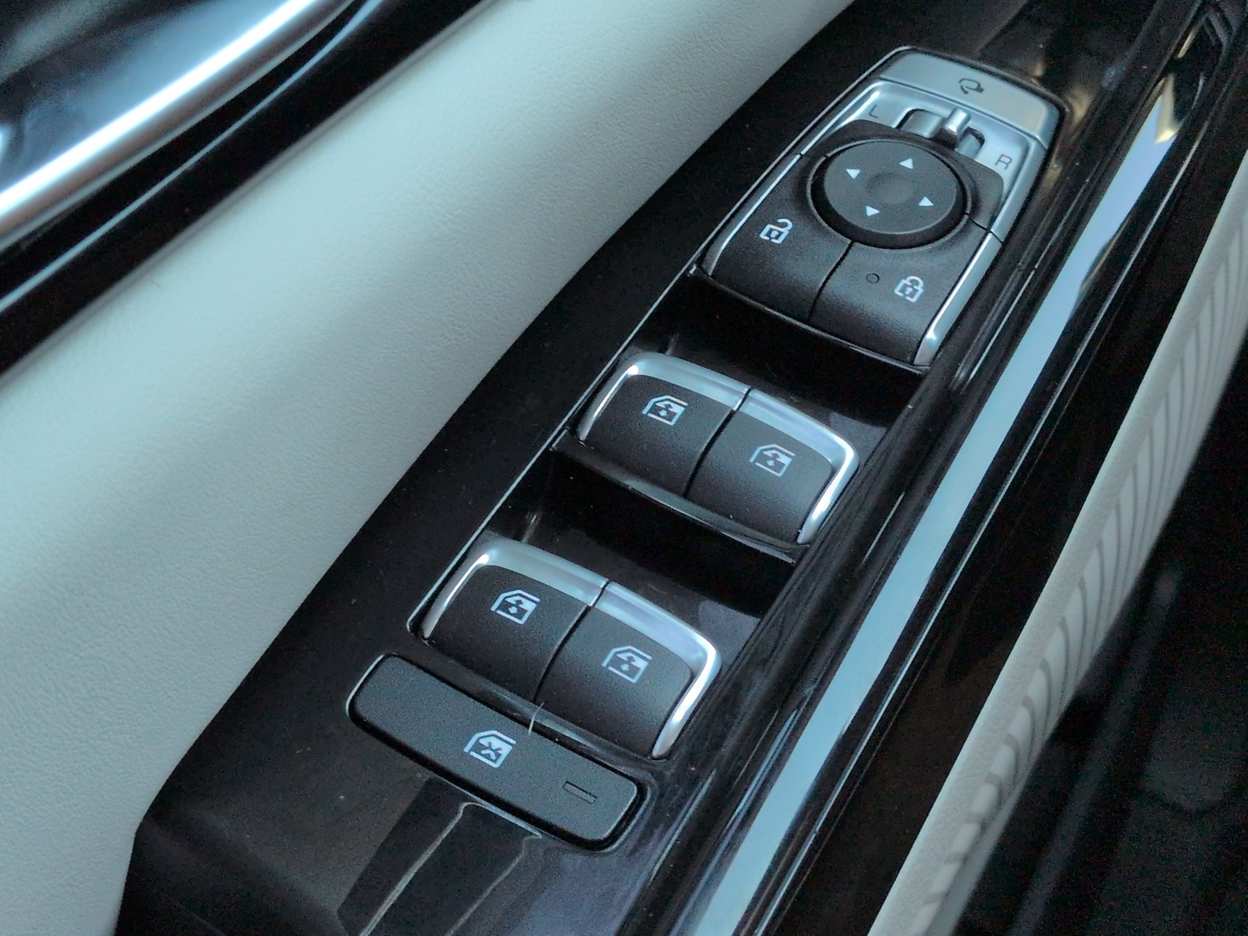 Used 2022 Kia Carnival SX FWD image 21