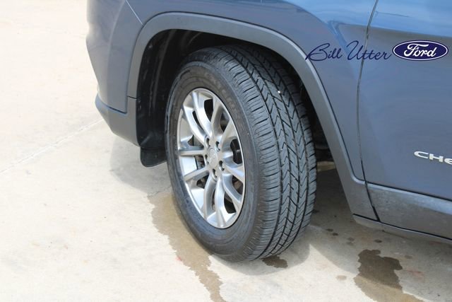 Used 2020 Jeep Cherokee Latitude Plus w/ Cold Weather Group AWD/4WD image 9