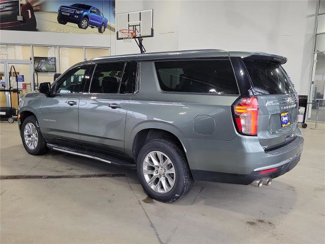 Used 2023 Chevrolet Suburban Premier image 4