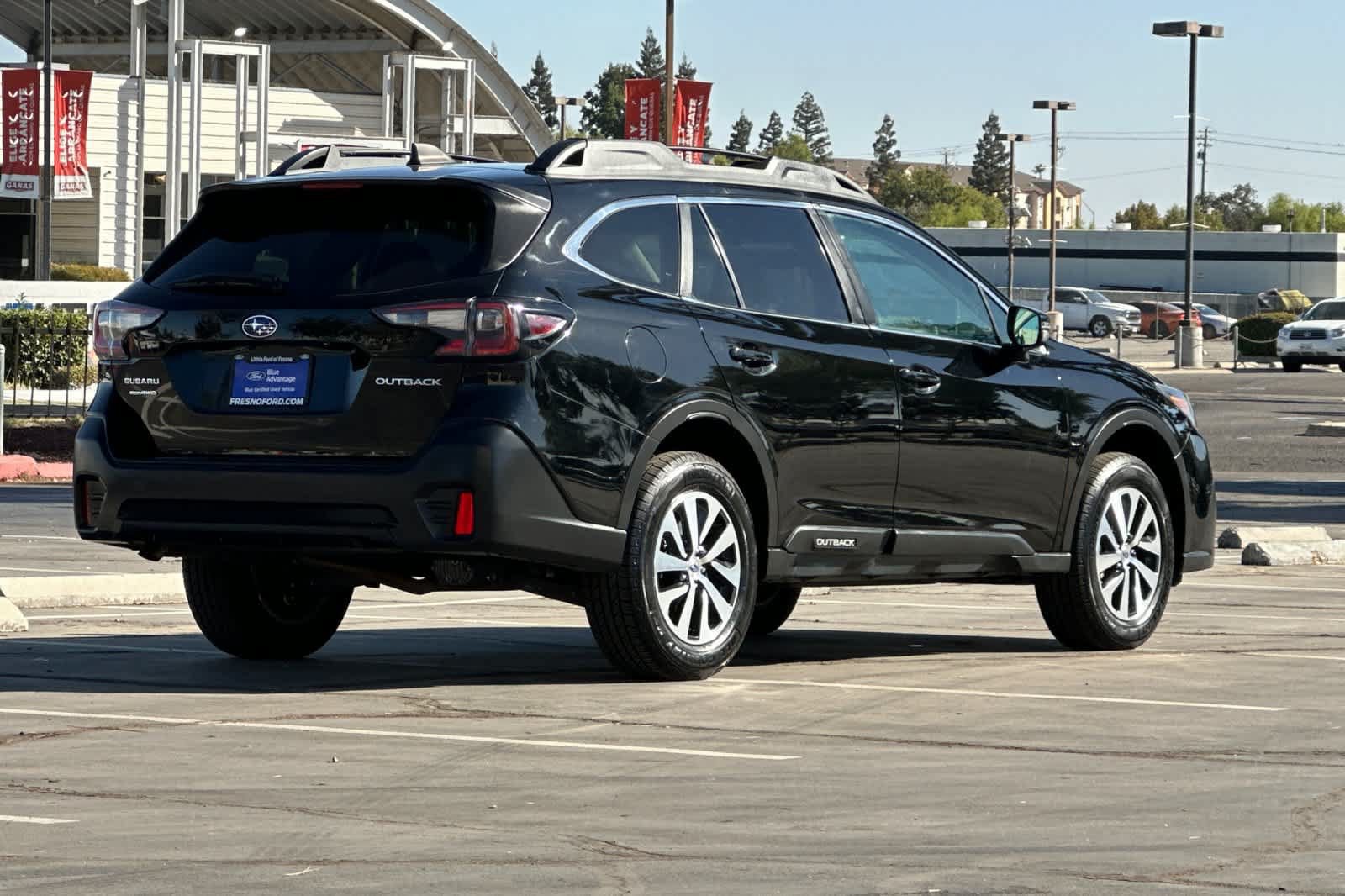 Used 2022 Subaru Outback Premium AWD/4WD image 2