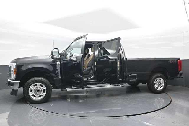 Certified 2025 Ford F250 XLT AWD/4WD image 28