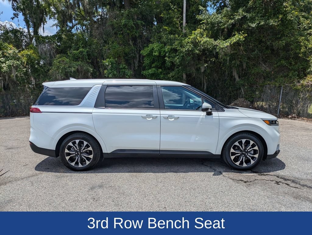 Used 2024 Kia Carnival EX FWD image 3