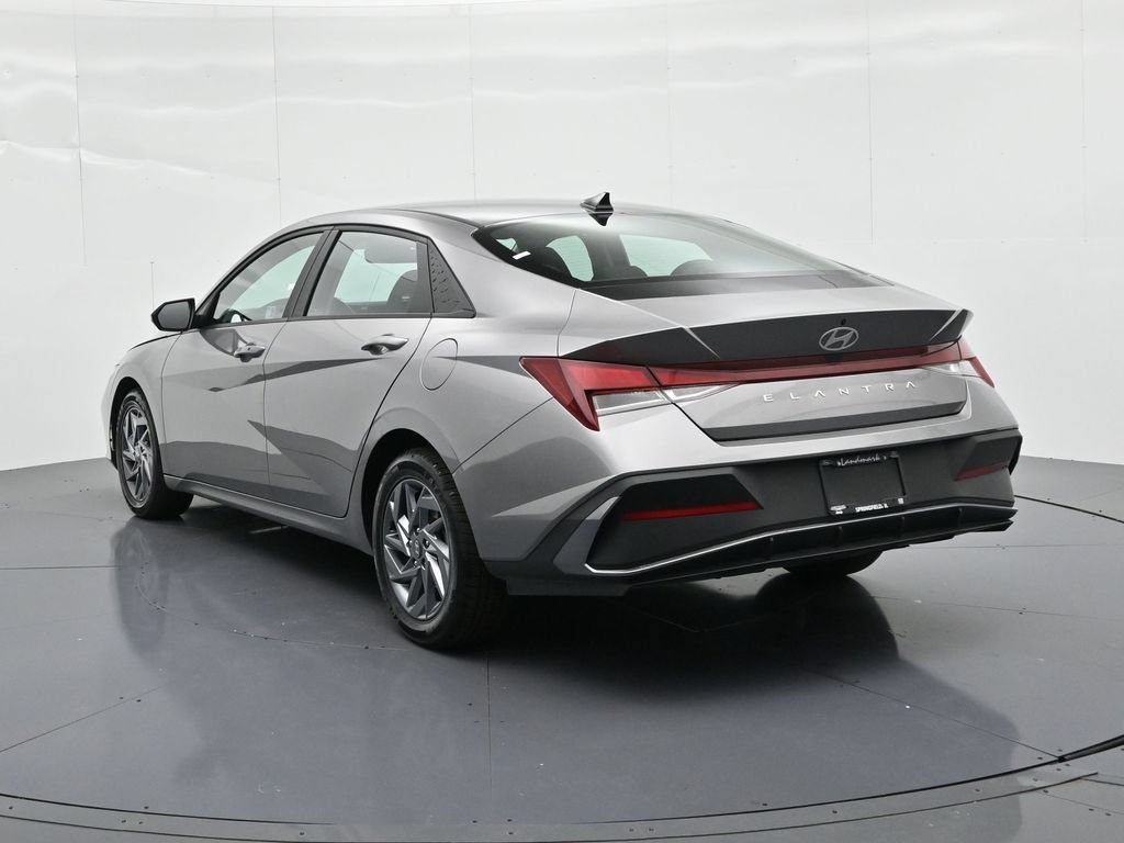 Used 2024 Hyundai Elantra SEL FWD image 8