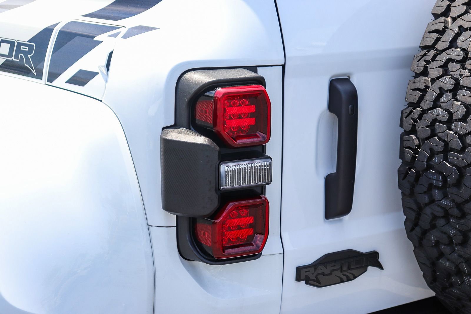Certified 2024 Ford Bronco Raptor w/ Interior Carbon Fiber Pack 6 AWD/4WD image 7