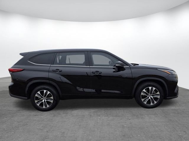 Used 2022 Toyota Highlander XLE image 5