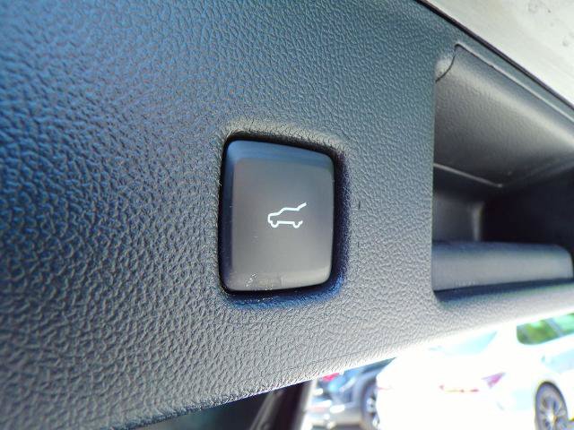 Certified 2024 Ford Escape SE w/ PHEV Premium Package FWD image 9