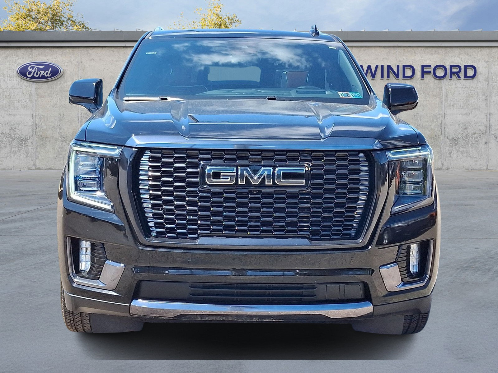 Used 2023 GMC Yukon XL Denali Ultimate AWD/4WD image 2