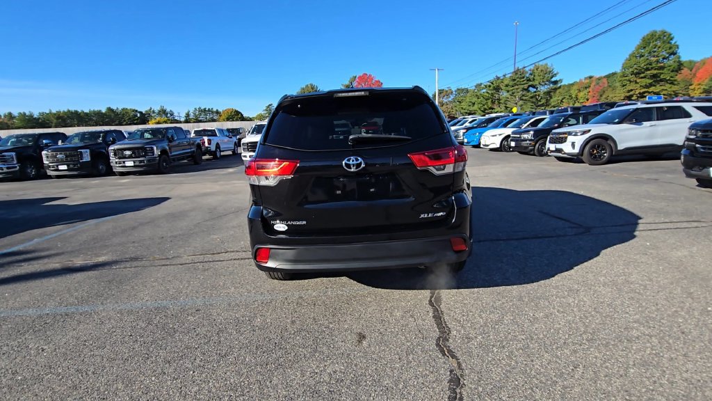 Used 2019 Toyota Highlander XLE w/ Carpet Mat Package (TMS) AWD/4WD image 19