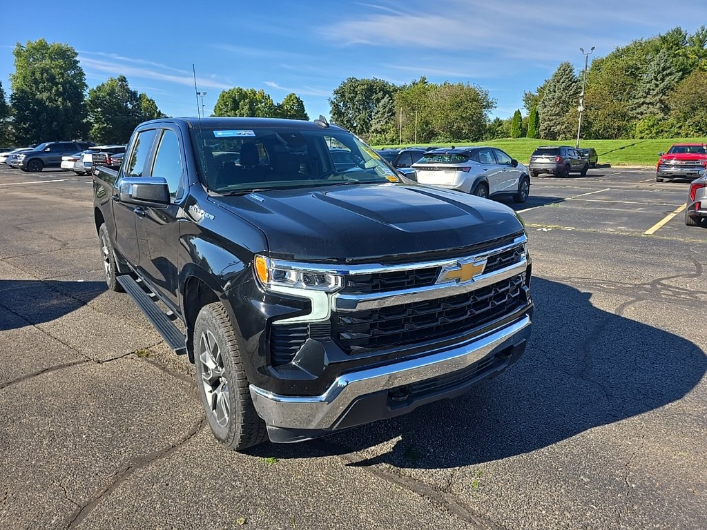 Used 2025 Chevrolet Silverado 1500 LT AWD/4WD image 1