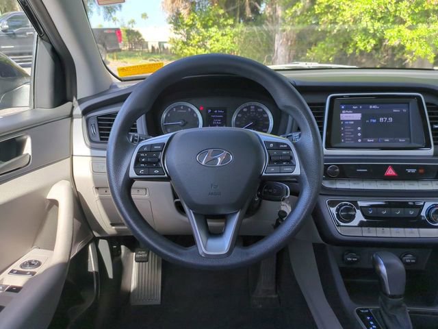 Used 2019 Hyundai Sonata SE w/ Winter Weather Package FWD image 16