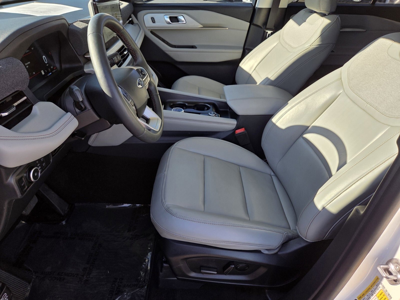 Certified 2025 Ford Explorer Active w/ Active Comfort Package image 20