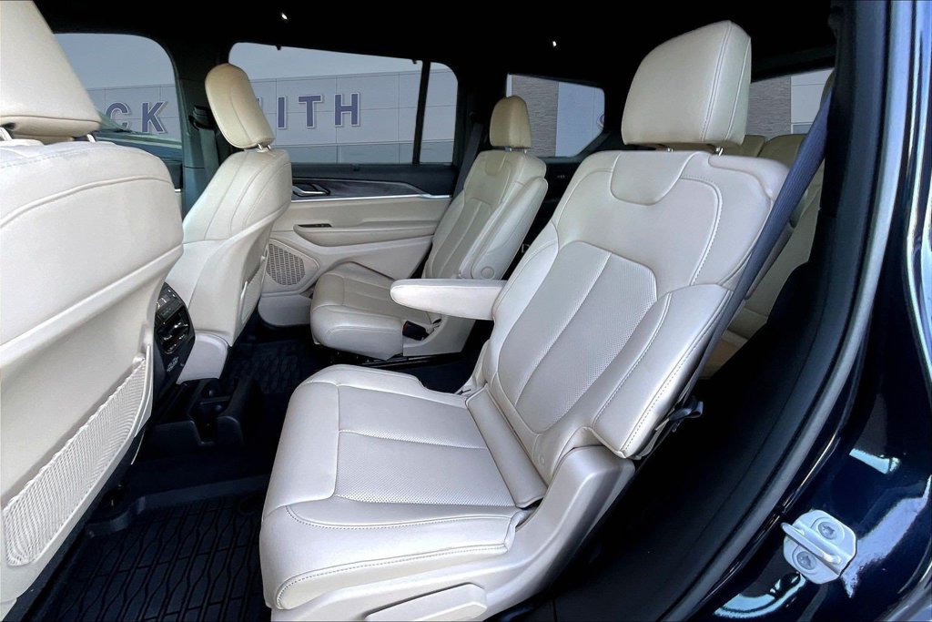 Used 2024 Jeep Grand Cherokee L Limited w/ Luxury Tech Group II RWD image 22