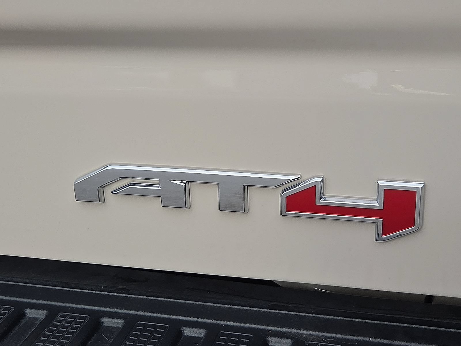 Used 2026 GMC Sierra 1500 AT4 w/ AT4 Premium Package AWD/4WD image 9