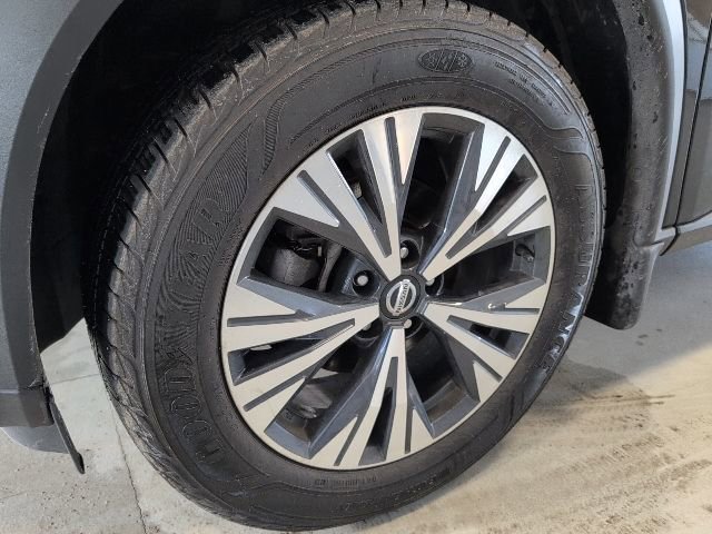 Used 2021 Nissan Rogue SV image 11