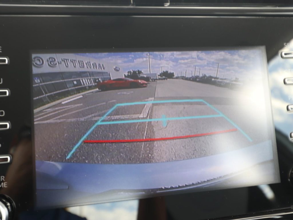 Used 2020 Toyota Prius L Eco FWD image 4