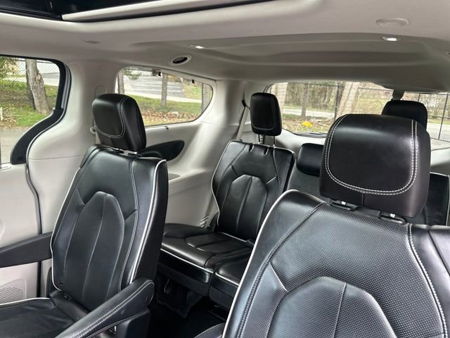Used 2023 Chrysler Pacifica Limited FWD image 30