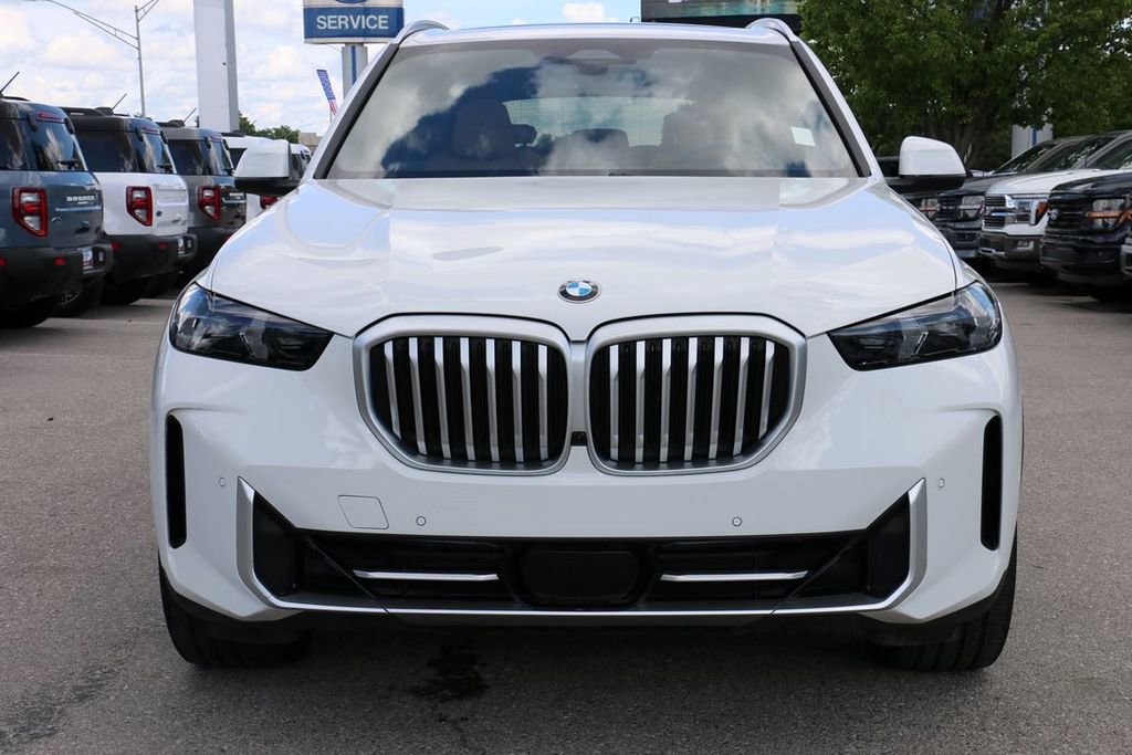 Used 2024 BMW X5 sDrive40i w/ Parking Assistance Package RWD image 3