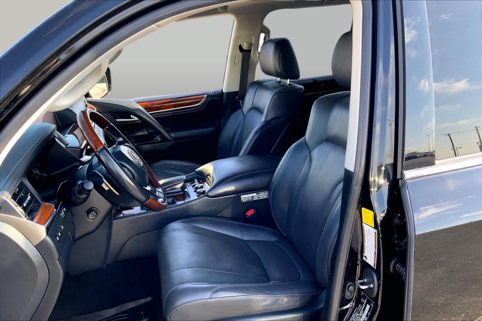 Used 2019 Lexus LX 570 4WD w/ Luxury Package image 8