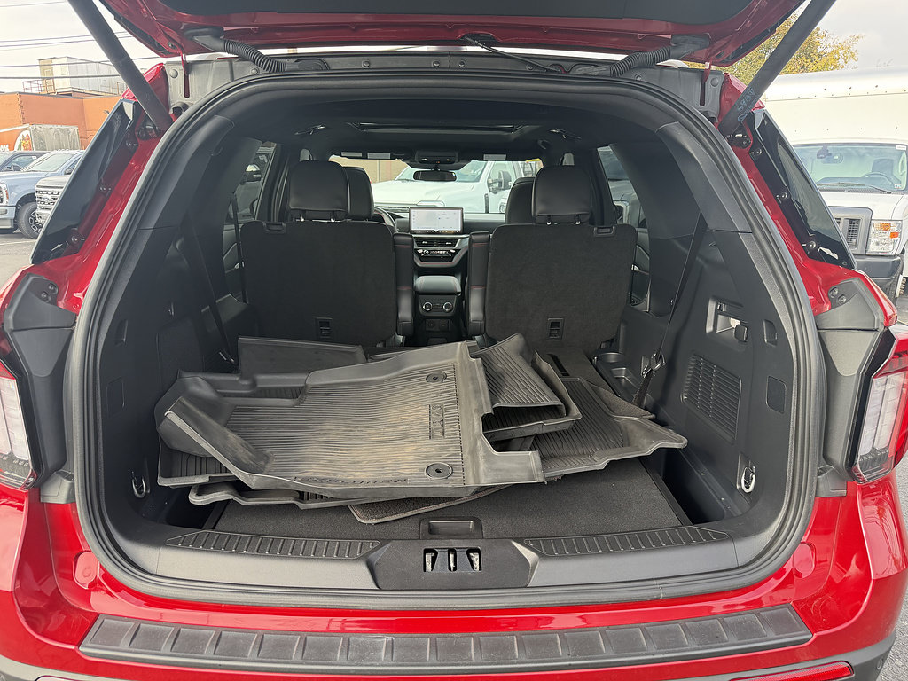 Certified 2025 Ford Explorer ST-Line AWD/4WD image 5