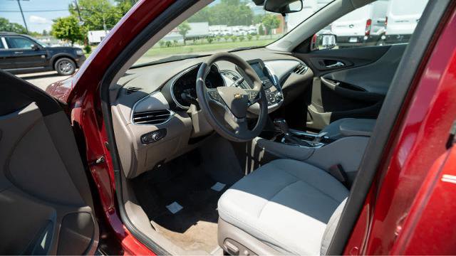 Used 2017 Chevrolet Malibu LT FWD image 13