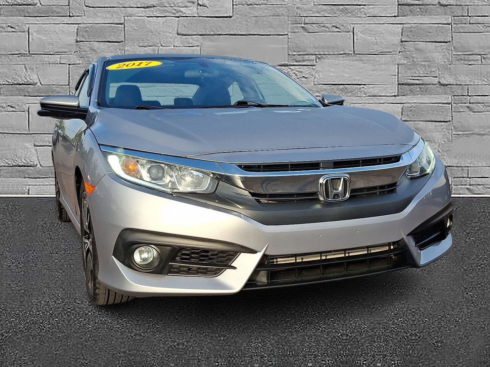 Used 2017 Honda Civic EX-T image 2