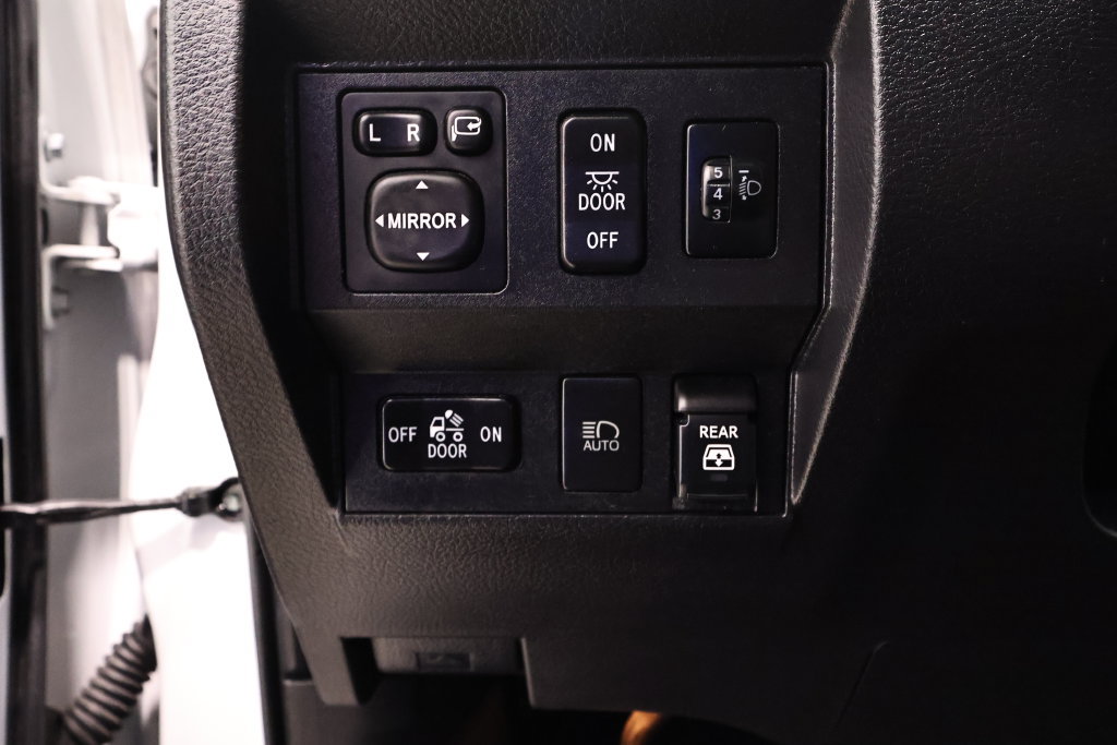 Used 2021 Toyota Tundra Platinum AWD/4WD image 28