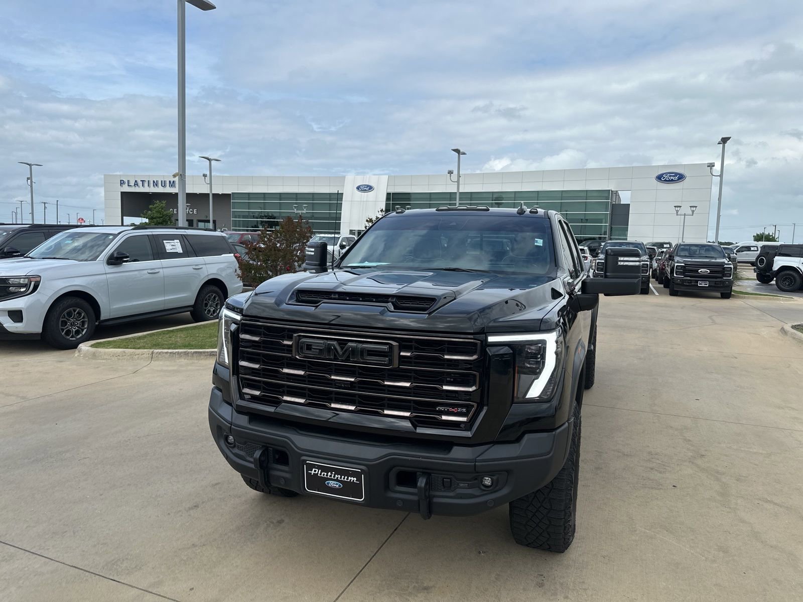Used 2024 GMC Sierra 2500 AT4X w/ AT4X AEV Edition image 2